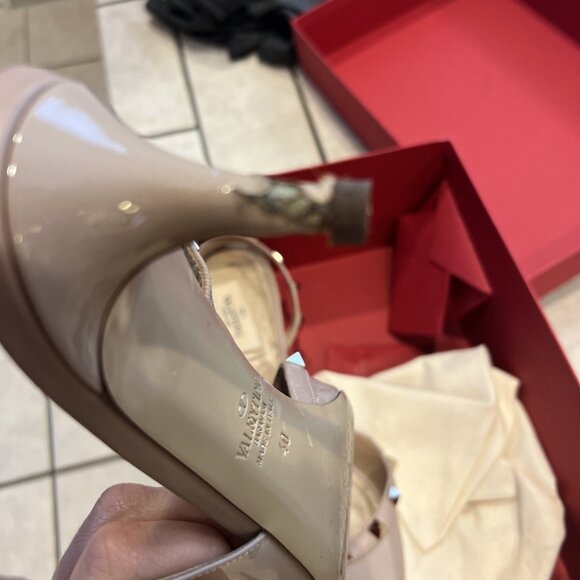 Valentino Garavani Rockstud Patent Leather Slingback Pumps 40 EU- kitten heel - Picture 4 of 14